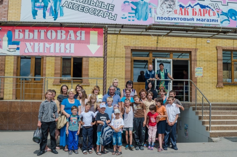 Уполномоченный по правам ребенка в КЧР принимает участие в акции "Поможем собраться в школу".