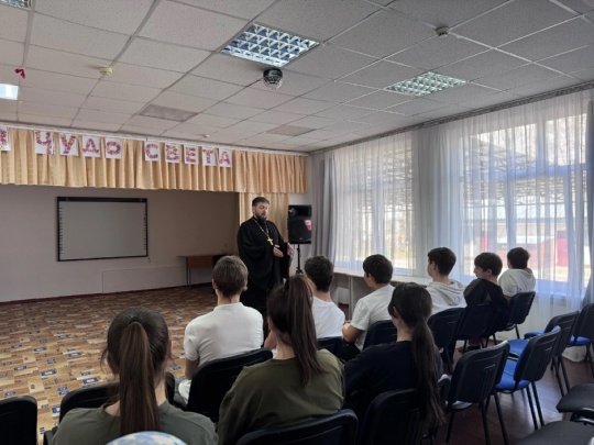Профессиональная деятельность Уполномоченного по правам ребенка знакомит с людьми, которые со временем становятся надежными коллегами, партнерами, соратниками института. С радостью переодически будем рассказывать вам о них.